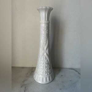 Vintage milk glass Anchor Hocking Stars & Bars Milk Glass vase 8.7”..